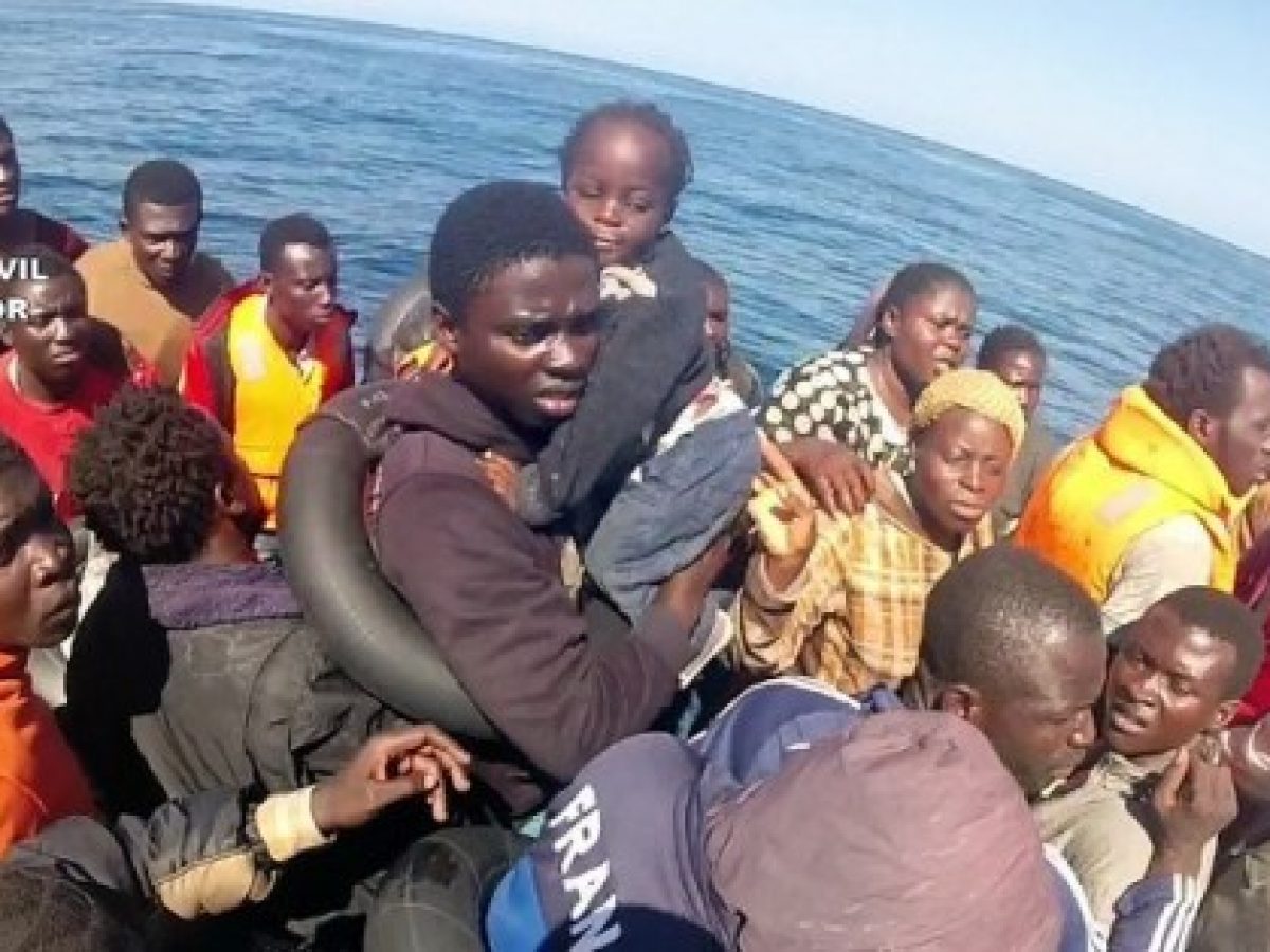 Une soixantaine de migrants font naufrage au large du Sénégal ...